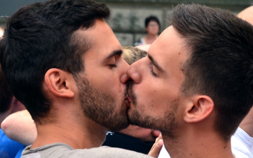 Gay activists kiss in thailand parliament prompting heated online discussion